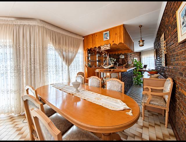 5 BEDROOM HOUSE FOR SALE IN DE DEUR
